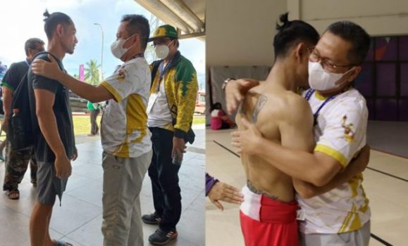 Mesiyusi Ade Putra diberi semangat oleh Ketua KONI Lampung (kiri). Meiyusi Ade Putra dipeluk Ketua KONI Lampung usai dinyatakan meraih emas pada cabang senam nomor palang sejajar, Senin sore waktu Papua (4/10/2021). Foto: lampungsport/Jul