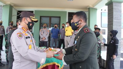 HUT ke-76 TNI, Kapolres Bandarlampung Beri Kejutan Dandim