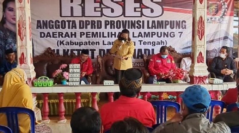 Reses, Ni Ketut Dewi Nadi Dicurhati Soal Rusaknya Jalan Selagai Lingga