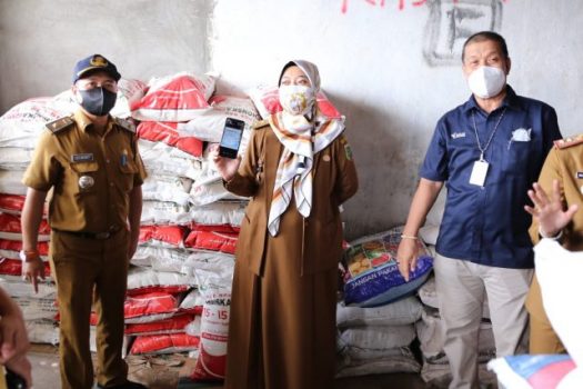 Wagub Lampung Mengecek Stok Pupuk di Lampung Tengah