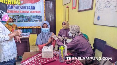 Ratusan Warga Tanjunggading Bandarlampung Terima Suntikan Pfizer