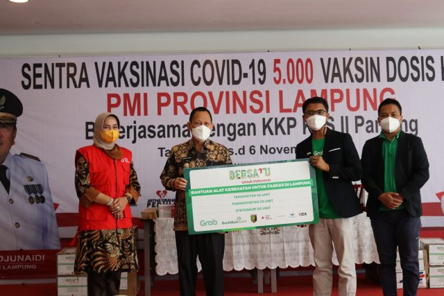 Grab Indonesia Serahkan Bantuan Alat Kesehatan kepada PMI Lampung