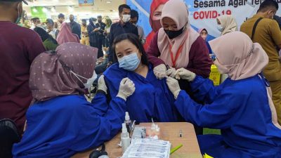 Lagi, Simpur Center Gelar Vaksinasi Covid-19 untuk Pedagang dan Karyawan