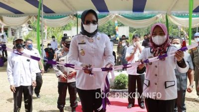 Bupati Winarti Resmikan Balai Kampung dan Taman Ramah Anak di Kahuripan Dalam