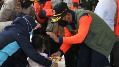 Kepala BNPB Kunjungi Lima Posko Pengungsian Banjir Kalimantan Tengah