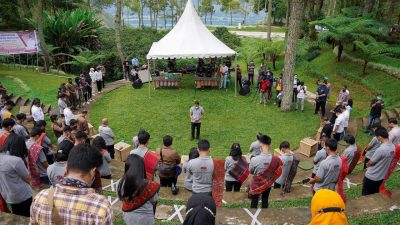 Menparekraf Buka Kegiatan Pengembangan Atraksi Seni Budaya di Kaldera Toba Nomadic Escape