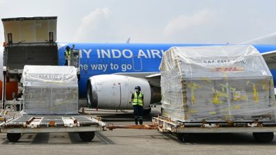 Covid-19, 4.059.290 Dosis Vaksin AztraZeneca Tiba di Bandara Soekarno-Hatta