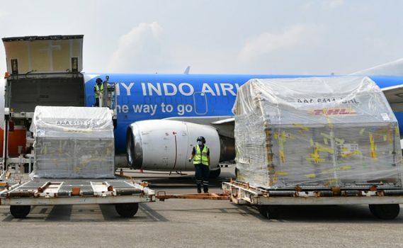 Covid-19, 4.059.290 Dosis Vaksin AztraZeneca Tiba di Bandara Soekarno-Hatta