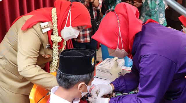 Vaksinasi Anak 6-11 Dimulai di Bandarlampung, Ini Pesan Eva Dwiana