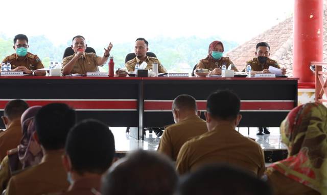 Bupati Nanang Ermanto Minta Jajaran Pemkab Lamsel Siap Siaga Hadapai PPKM Level 3 dan Libur Nataru