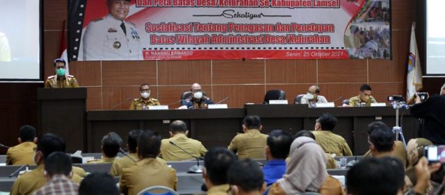 Cegah Konflik, Pemkab Lampung Selatan Serahkan Perbup tentang Batas Desa/Kelurahan