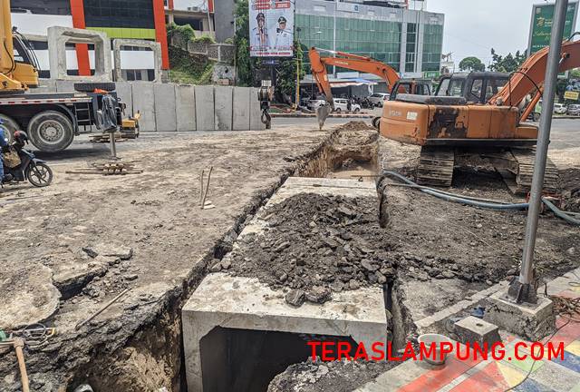 Antisipasi Banjir di Lungsir, Pemkot Bandarlampung Tanam 12 Kotak Beton