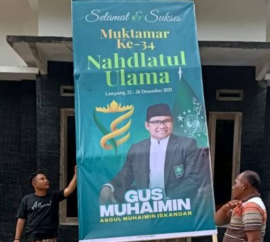 Baliho Ketum PKB Muhaimin Iskandar Berjejer di Arena Muktamar NU ke-34 di Lampung