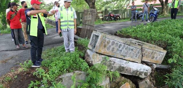 Bupati Lampung Selatan Tinjau Jembatan Ambrol di Way Urang
