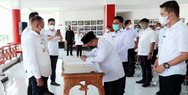 Komitmen Anti Korupsi, Seluruh Kepala OPD Pemkab Lampung Selatan Tandatangani Pakta Integritas