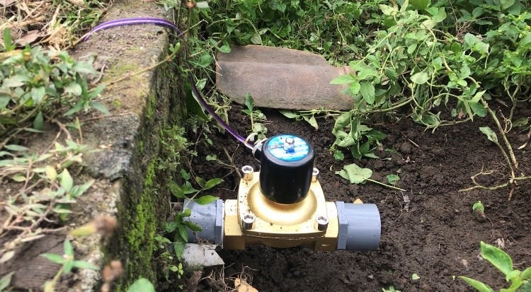 Penggerakan selenoid valve secara otomatis melalui aplikasi Smart Fish Pond.