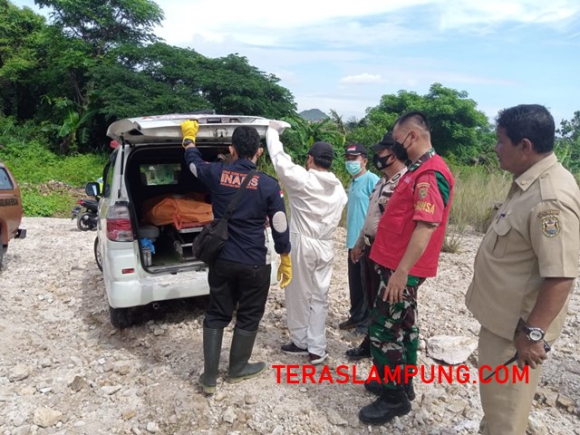 Warga Tanjunggading Bandarlampung Temukan Mayat Tergantung di Pohon Akasia