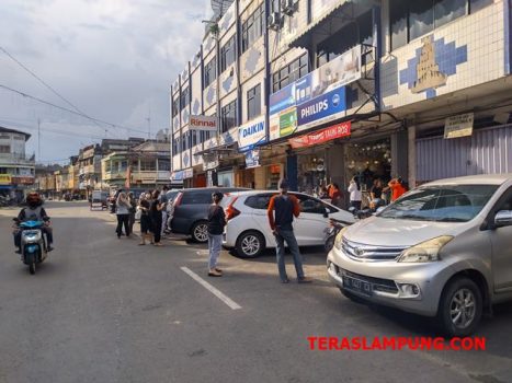 Gempa Magnitudo 6,7 Guncang Banten-Lampung, Banyak Karyawan Panik