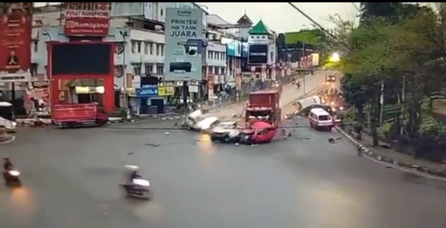 Kecelakaan Maut, Lima Orang Tewas Ditabrak Truk Kontainer di Balikpapan