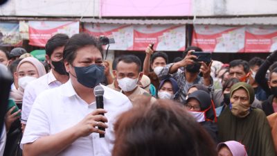 Menko Perekonomian RI Tinjau Operasi Pasar di Pasar Kangkung Bandarlampung
