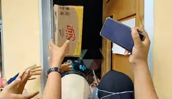 Penjarahan di Kantor Dinas Perdagangan Lampung Utara, Senin (21/2/2022).