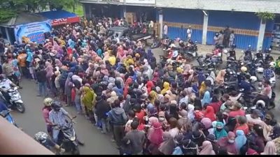 Operasi Pasar Minyak Goreng di Lampura Berujung Penjarahan