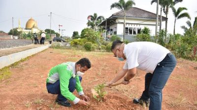 Dukung Program BUMN Hijaukan Indonesia, Divre IV Tanjungkarang Hijaukan Stasiun