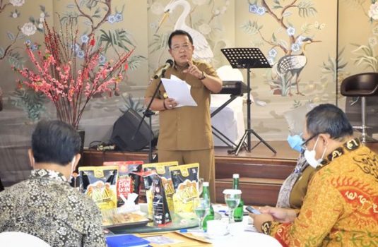 Gubernur Lampung Minta Produsen Pakan Ikan Evaluasi Harga dan Manfaatkan Bahan Baku Lokal