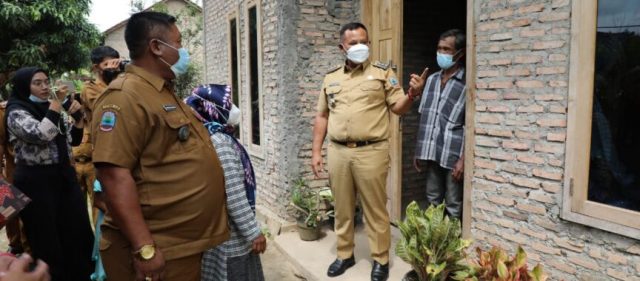 Bupati Lampung Selatan Tinjau Hasil Bedah Rumah di Kecamatan Natar