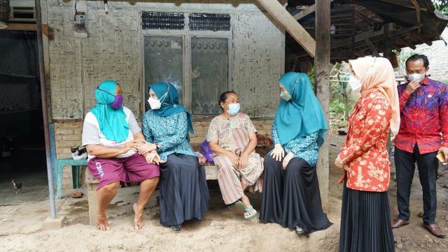 Peringati HUT ke-50 TP PKK Lamsel Bagikan Paket Sembako