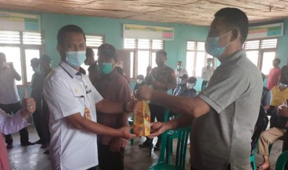 Dinas Perdagangan Lampura Salurkan 1.300 Dus Minyak Goreng Kemasan ke Sejumlah Kecamatan