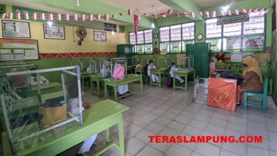 PTM Hari Pertama di Bandarlampung Disambut Gembira Anak dan Orang Tua