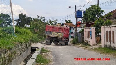 Ini Dampak Penambangan Bukit Perahu di Kelurahan Sukamenanti Baru Bandarlampung