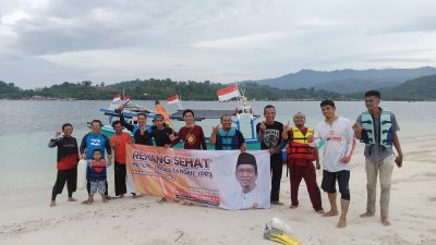 Tempuh Jarak 1,6 KM, Almuzzamil Yusuf Renang Bersama di Pantai Mutun – Pulau Tangkil