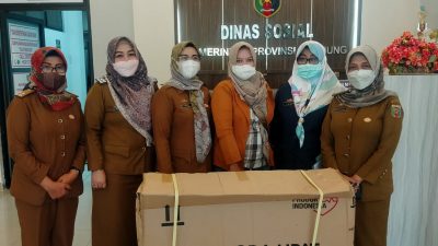 Pemprov Lampung Serahkan Bantuan Kursi Roda Kepada Penderita Cerebral Palsy
