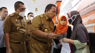 Gubernur Lampung Resmikan Penyerahan Bantuan Sosial Sembako Tunai Kepada Keluarga Penerima Manfaat