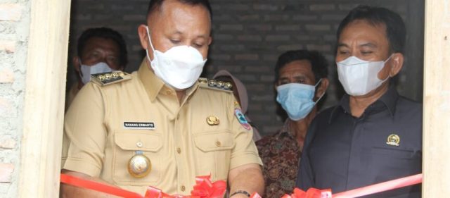 Bupati Lampung Selatan Kunjungi Hasil Bedah Rumah di Desa Sukaratu