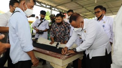 Resmikan Industri Rumahan Sepatu Selo, Ini Harapan Bupati Lamsel