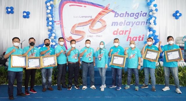HUT ke-56 Bank Lampung, 30 Marketing Terima Penghargaan