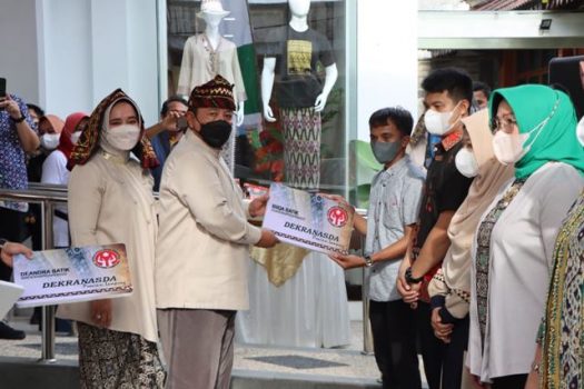 Resmikan Pojok Dekranasda, Gubernur Arinal Dorong UMKM Tingkatkan Kualitas dan Produksi Kerajinan
