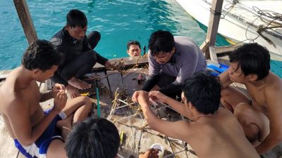 Mahasiswa dan Dosen Sains Lingkungan Kelautan ITERA Rehabilitasi Terumbu Karang Teluk Kiluan