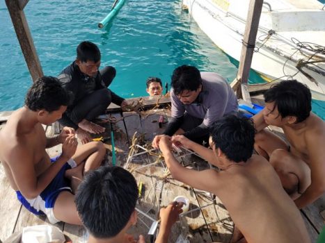 Mahasiswa dan Dosen Sains Lingkungan Kelautan ITERA Rehabilitasi Terumbu Karang Teluk Kiluan