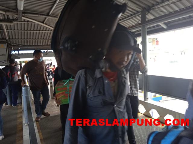 H-4 Idul Fitri, Pemudik Mulai Padati Pelabuhan Bakauheni