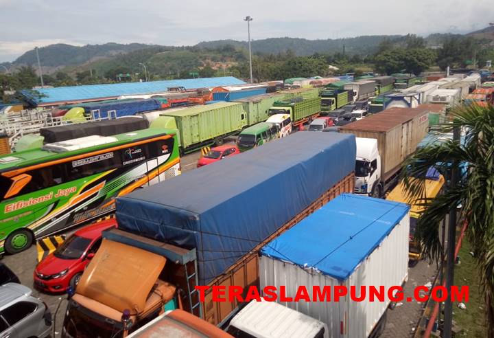 Antrean Kendaraan Mengular di Dermaga 3 Pelabuhan Bakauheni