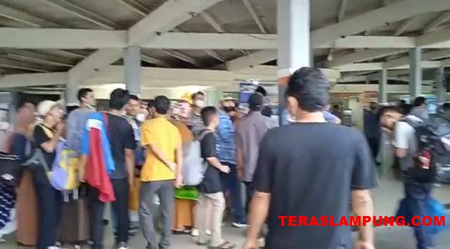 H-5 Lebaran, Pelabuhan Bakauheni Mulai Ramai Dipadati Pemudik Pejalan Kaki Asal Jawa