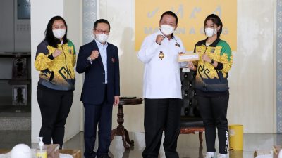 Gubernur Arinal Serahkan Bonus Atlet-Pelatih Peraih Medali PON XX Papua