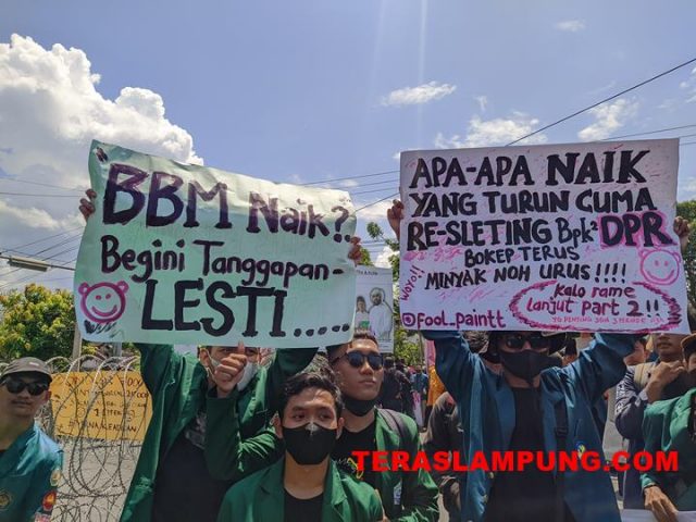 Demo Mahasiswa di DPRD Lampung, 7 Mahasiswa Pingsan