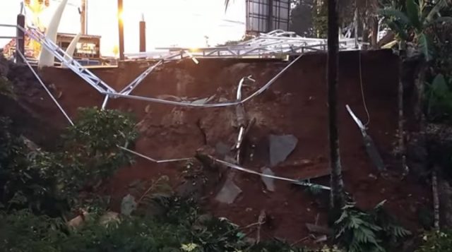 Diguyur Hujan Deras, Tembok Taman Kawasan Tugu Payan Mas Lampura Ambrol