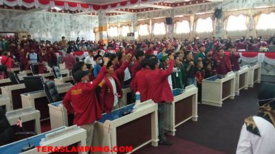 Ini Alasan Ketua DPRD Lampura Izinkan Demonstran Masuki Ruang Sidang