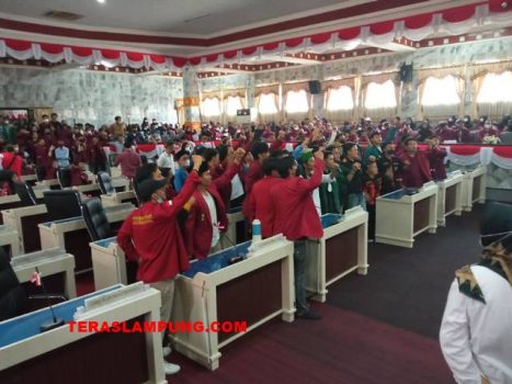 Ini Alasan Ketua DPRD Lampura Izinkan Demonstran Masuki Ruang Sidang
